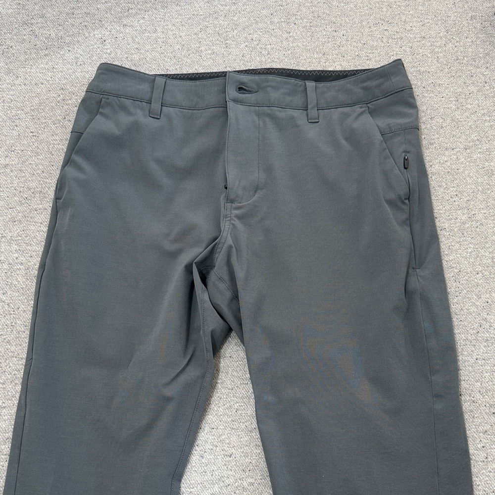 Vuori Men's Performance Heathered Gray Pants